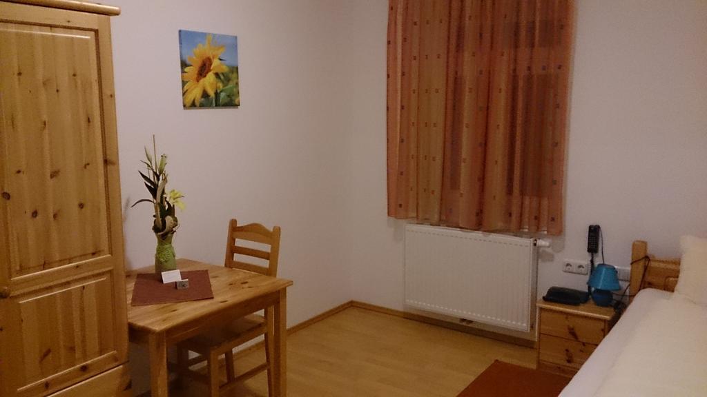 אמשטטן Gasthof Zum Goldenen Pflug חדר תמונה