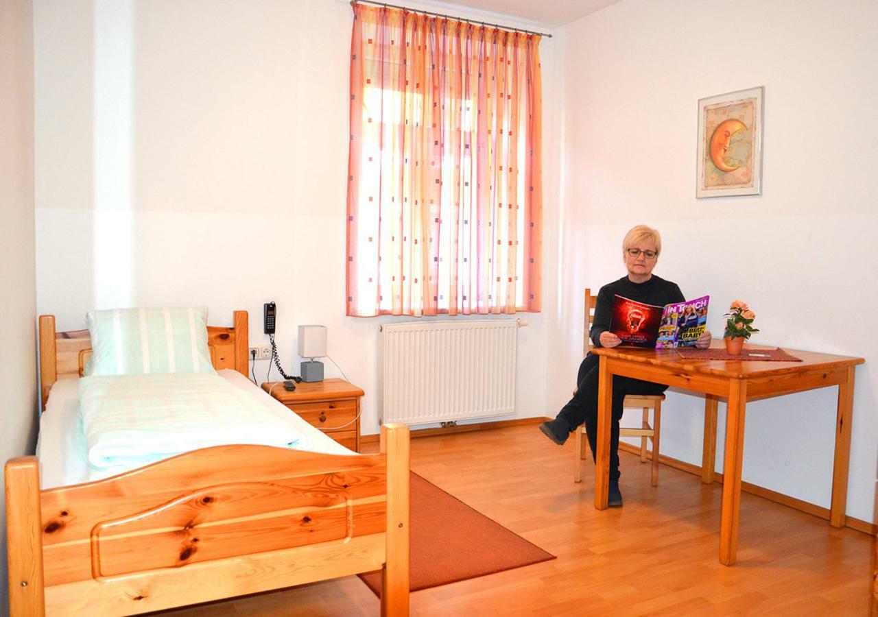 אמשטטן Gasthof Zum Goldenen Pflug מראה חיצוני תמונה